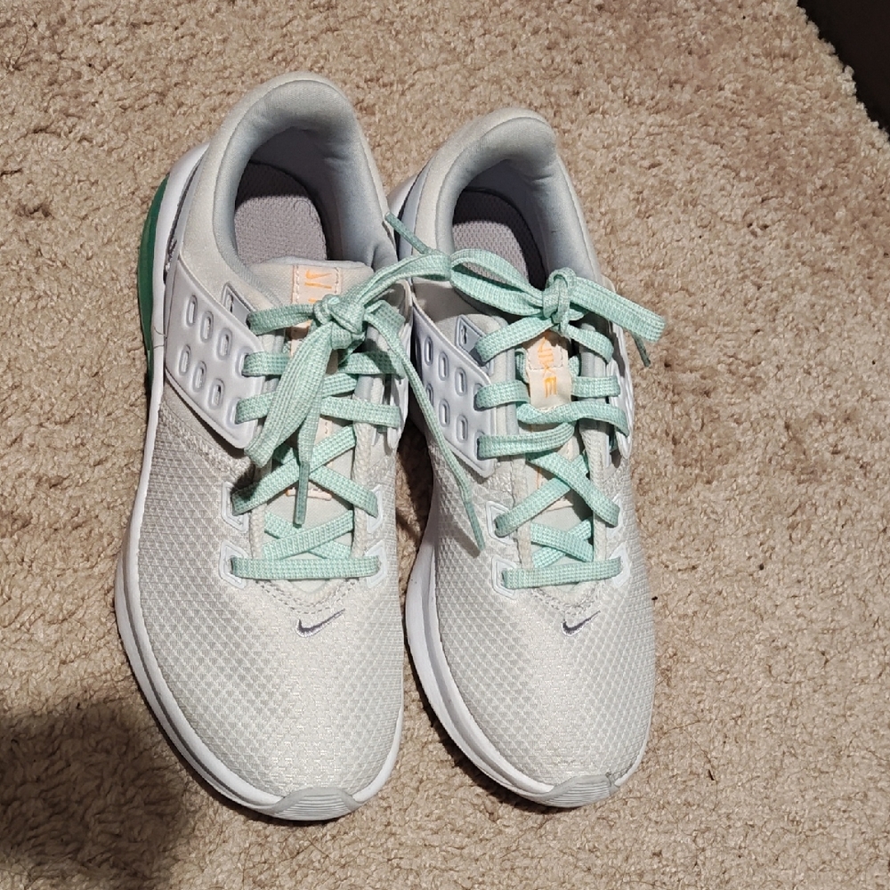 Nike White and Green Sneakers Casual Low-Top
